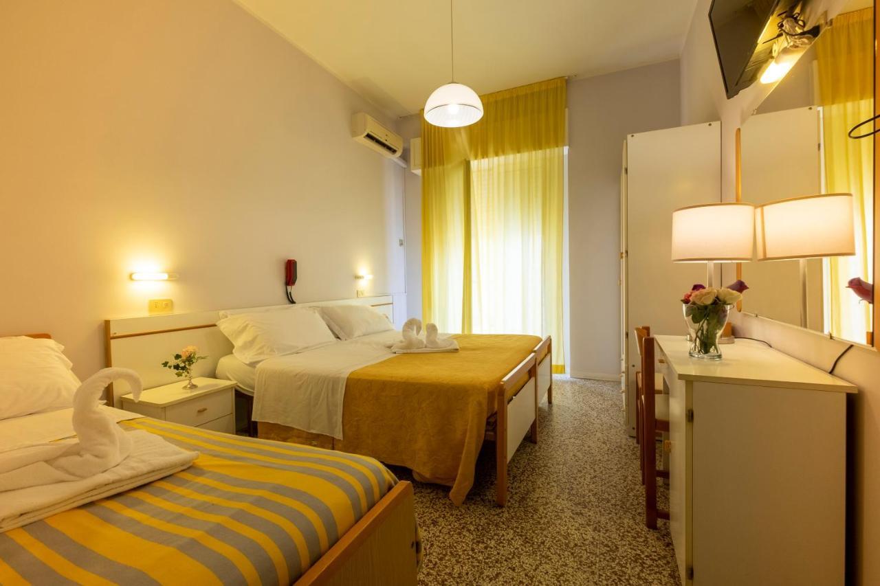 Hotel Giumer Rimini Exterior foto