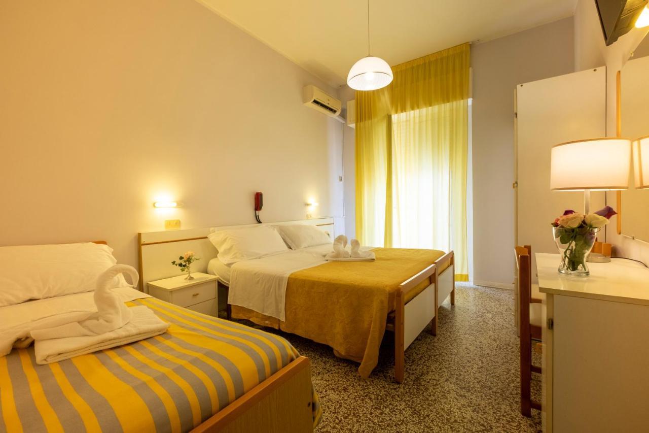 Hotel Giumer Rimini Exterior foto