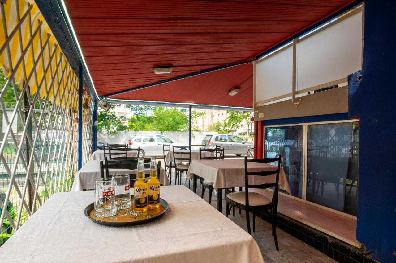 Hotel Giumer Rimini Exterior foto