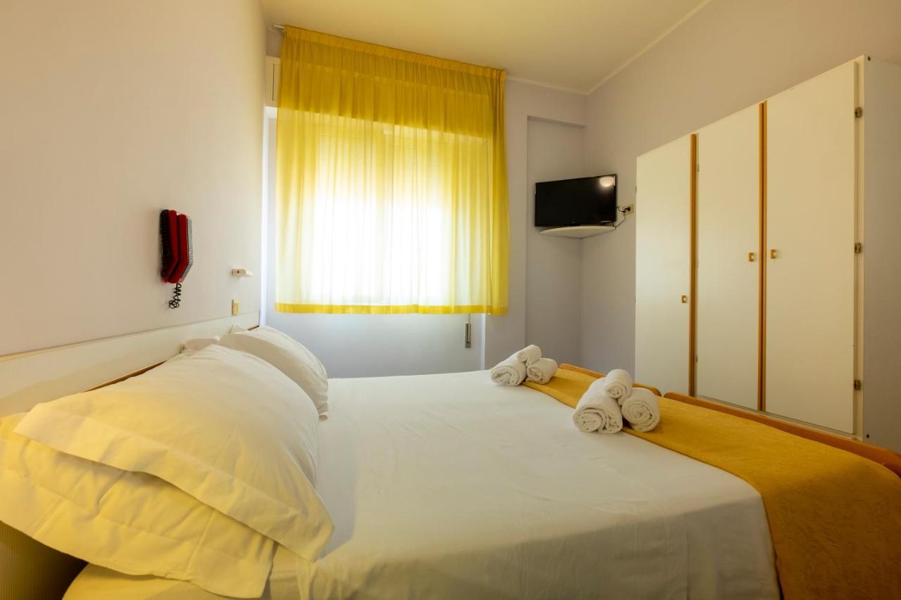 Hotel Giumer Rimini Exterior foto