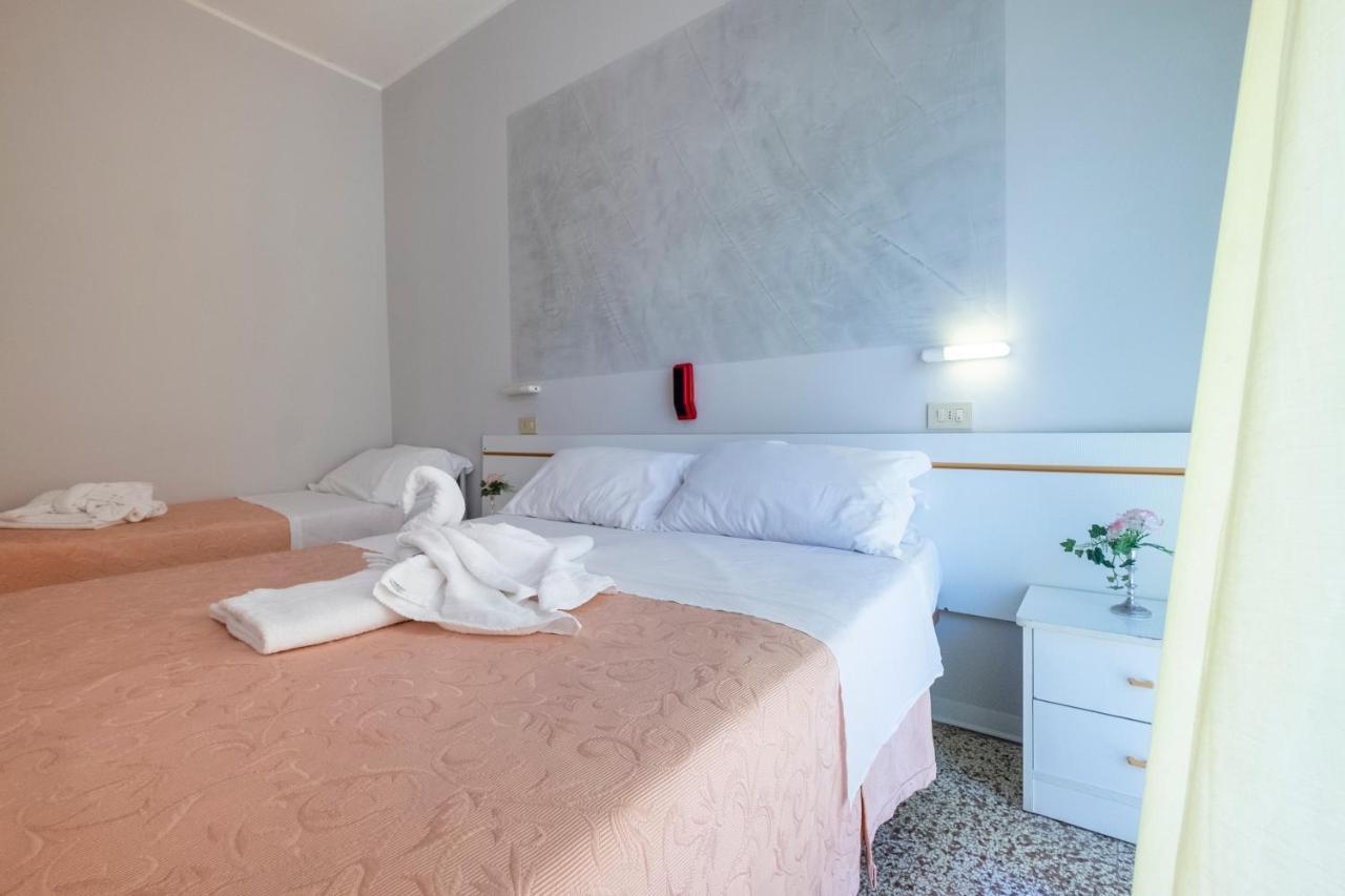 Hotel Giumer Rimini Exterior foto