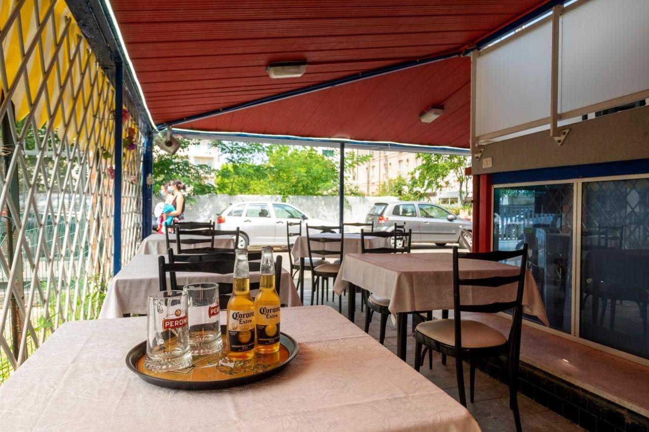 Hotel Giumer Rimini Exterior foto