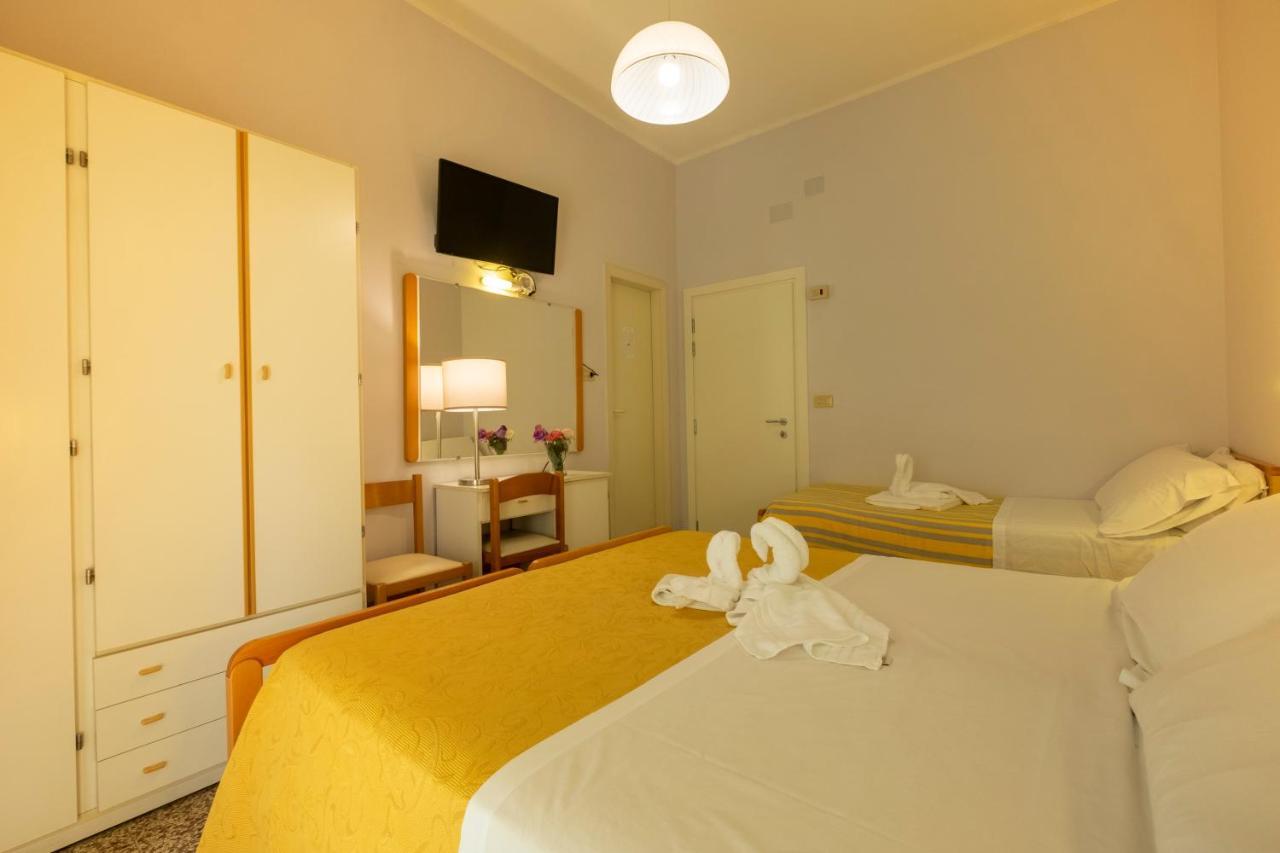 Hotel Giumer Rimini Exterior foto