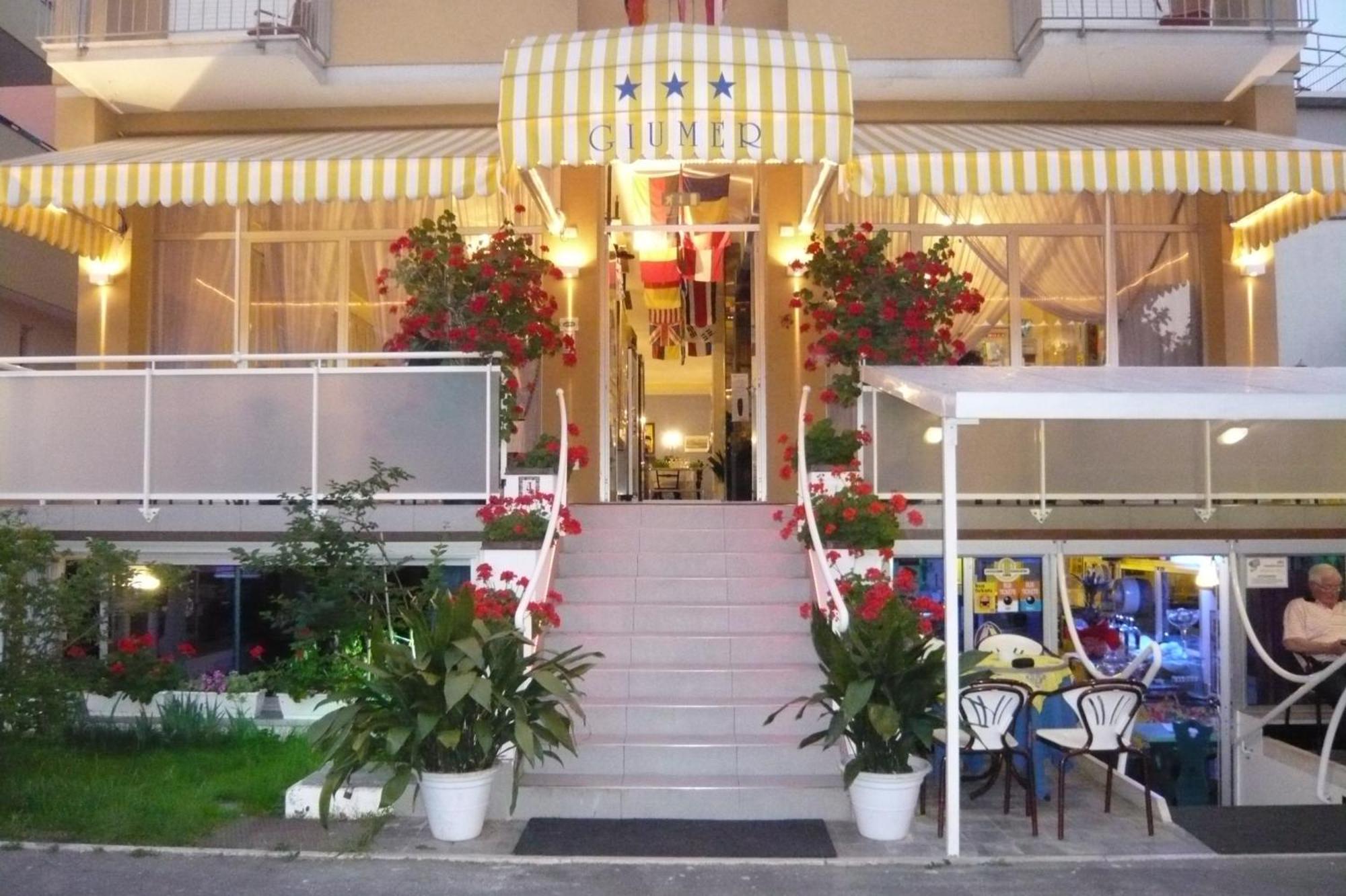 Hotel Giumer Rimini Exterior foto